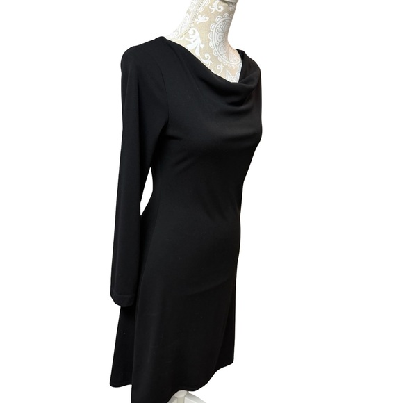 La Belle Classic Black Long Sleeve Dress
Size M - Picture 7 of 9